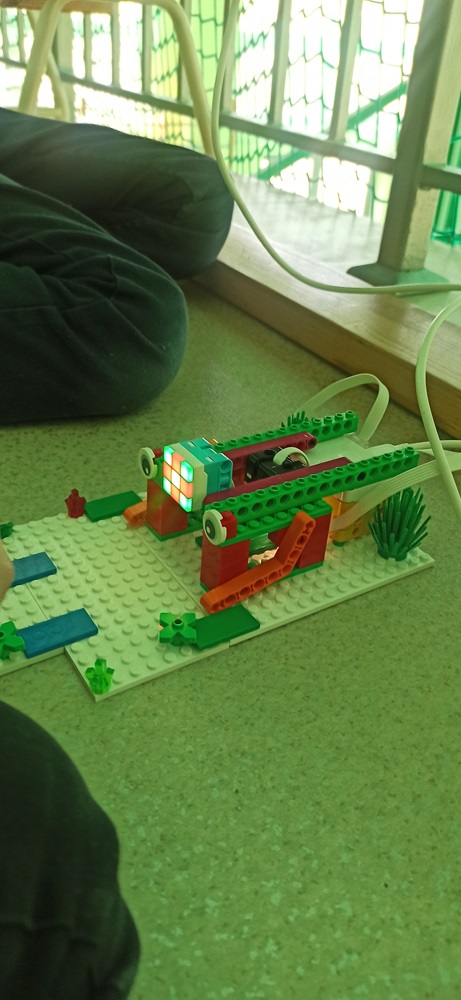 projekt z klocków Lego SPIKE prime