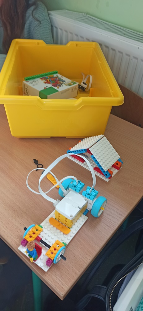 projekt z klocków Lego SPIKE prime