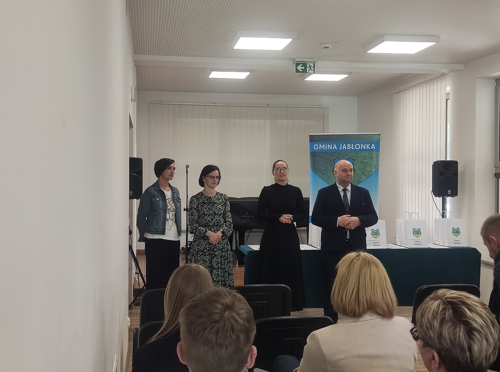 wręczenie nagród za podium w konkursach gminnych