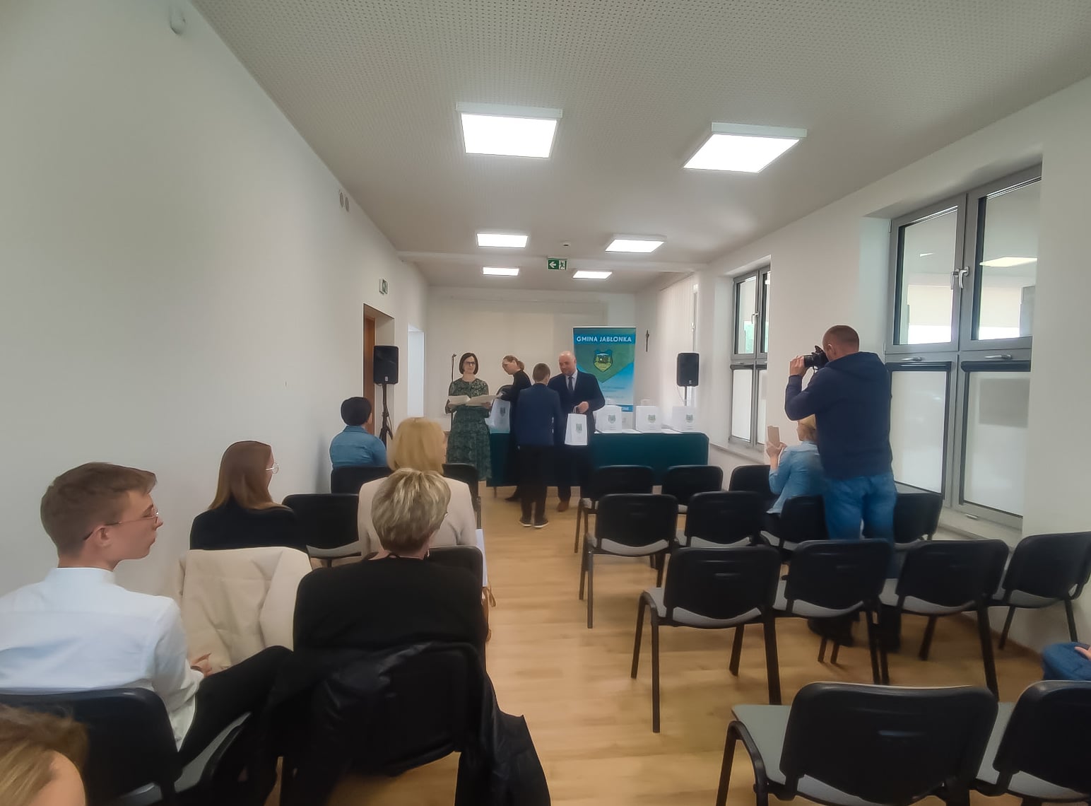wręczenie nagród za podium w konkursach gminnych