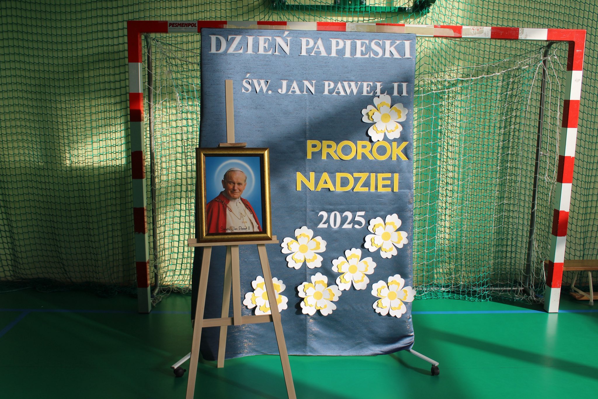 gazetka przygotowana z okazji "dnia papieskiego"